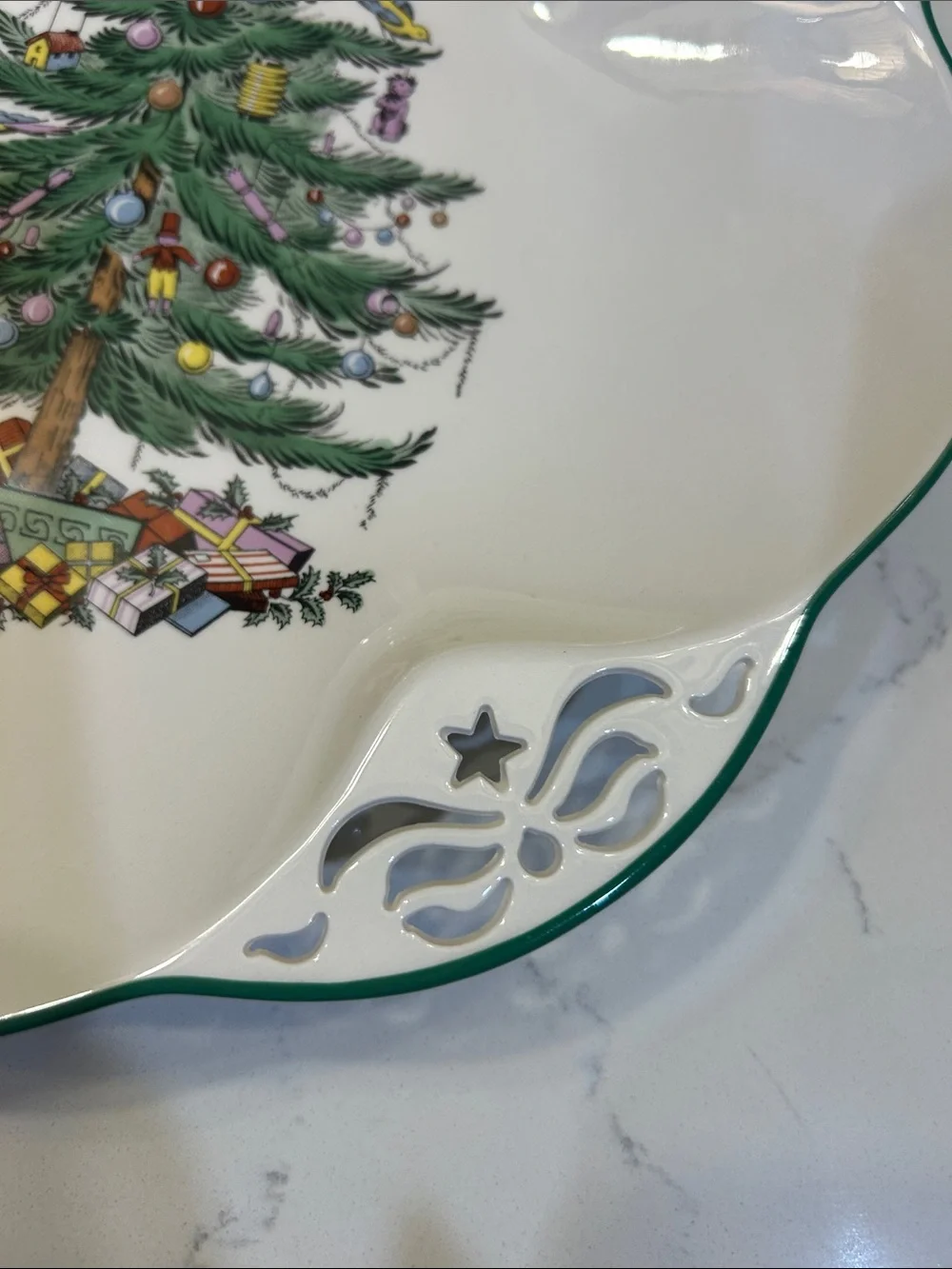 Spode 10 1/2” Large Round Scalloped Christmas Tree Serving Dish